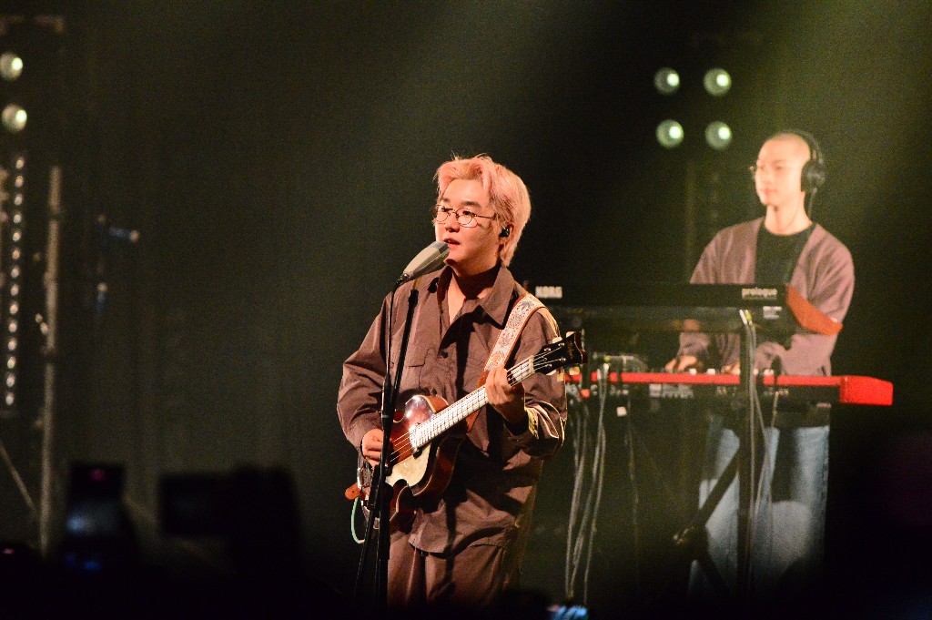 manilabulletin's tweet photo. LOOK: Korean indie rock band Wave to Earth holding the second night of The First Era Concert in Manila on March 13 at the New Frontier Theater, presented by
@WilbrosLive | via @Jonah_writer
#WaveToEarth #FirstEraConcert #WilbrosLive #FirstEraConcertinMNL https://t.co/JmNEB0qRVv