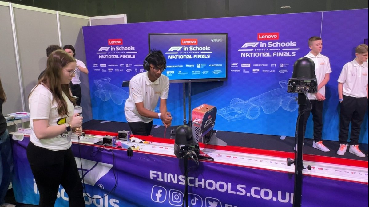 WGSBDesignTech's tweet image. Cheetahs turn for track testing! Niteesh is in the zone as his reaction times are put to the test! @wilmingtonboys