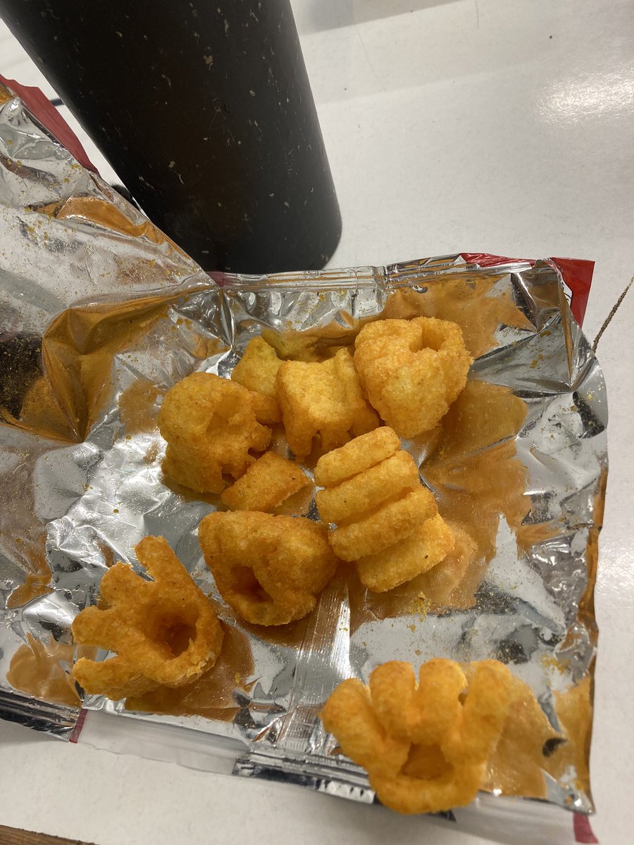 steve_maher87's tweet photo. 7 crisps in a packet of monster munch these days 👀 https://t.co/9cpbSM20gS