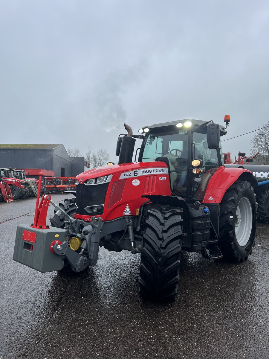 Best of luck to John Foley with his new mint MF 7720 heading to Limerick 📷📷

If you are interested in more second-hand MF 7720's please contact sales - 📷 0214543801
.
.
.
#masseyferguson #MFeXperience #farming