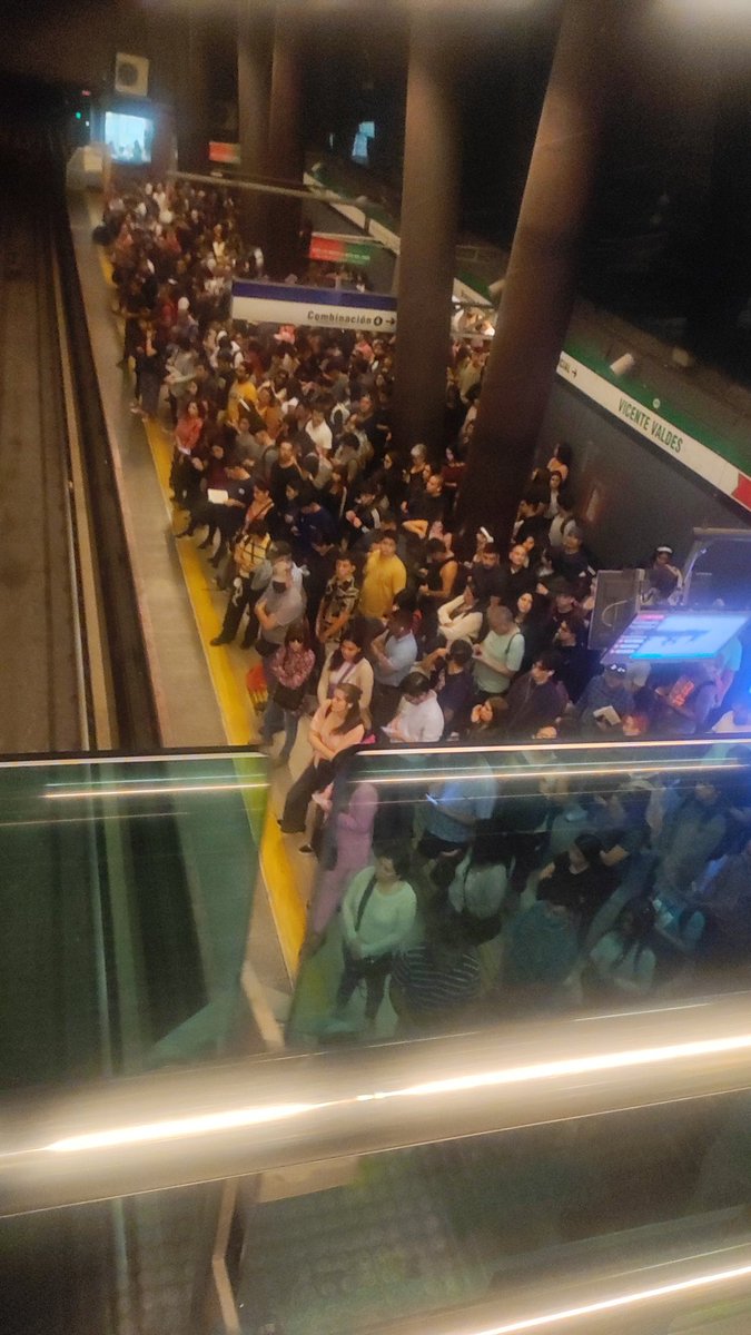 No te preocupes el miércoles casi no anda gente en el <a href="/metrodesantiago/">Metro de Santiago</a>  😅🤣🥹😭🙆‍♀️😂