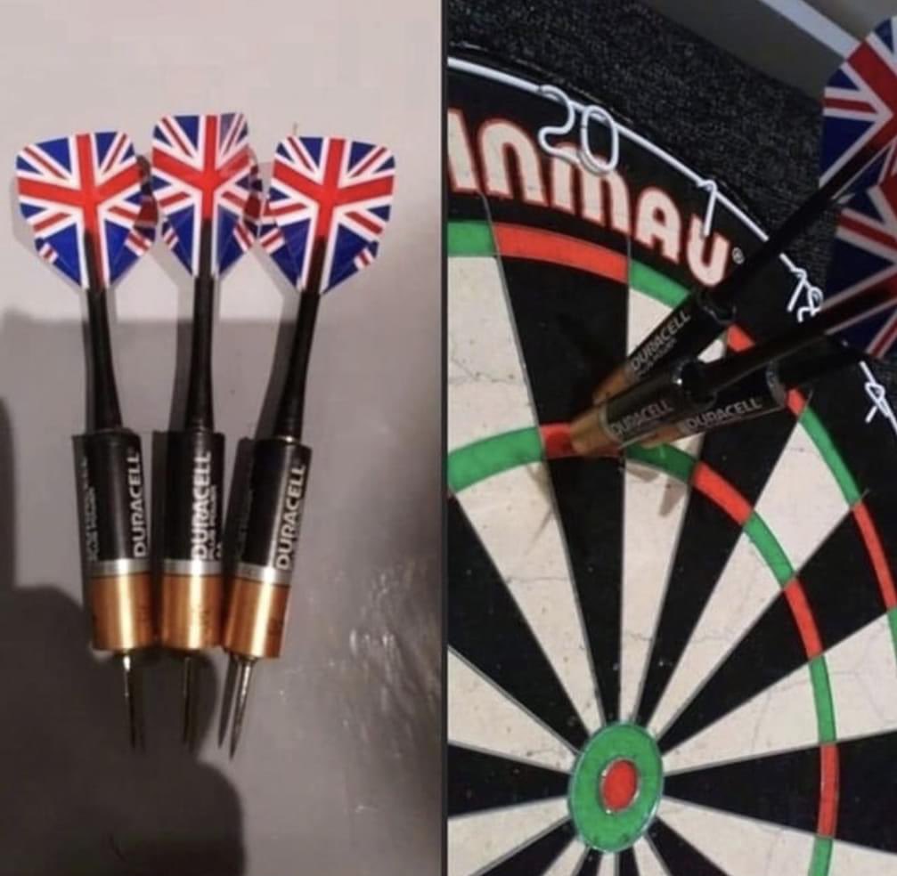joshpearson180's tweet image. Imagine going down the pub for a game of darts and your opponent pulls out a set of Duracell’s