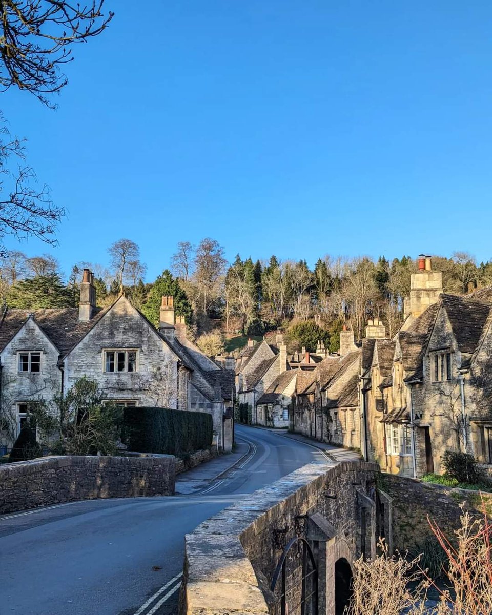 Bath is the perfect base to discover the Cotswolds... add on a visit to Stonehenge or the dreamy city of Oxford and you have the perfect wee day out, don't you think? 😍 Discover our new day tours departing from Bath here: rabbies.com/en/england-tou…