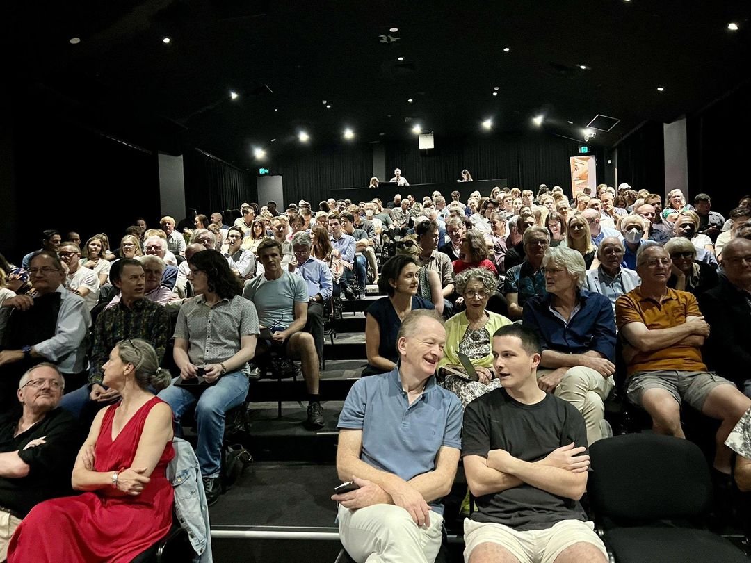 StevenHailAus's tweet photo. Audiences this size for a film about economics? Pretty much the same story everywhere.

Time for distributors and streaming companies to sit up and take note.

#mmt is box office

@FindingMoneyDoc @StephanieKelton https://t.co/EgXFRZKluG