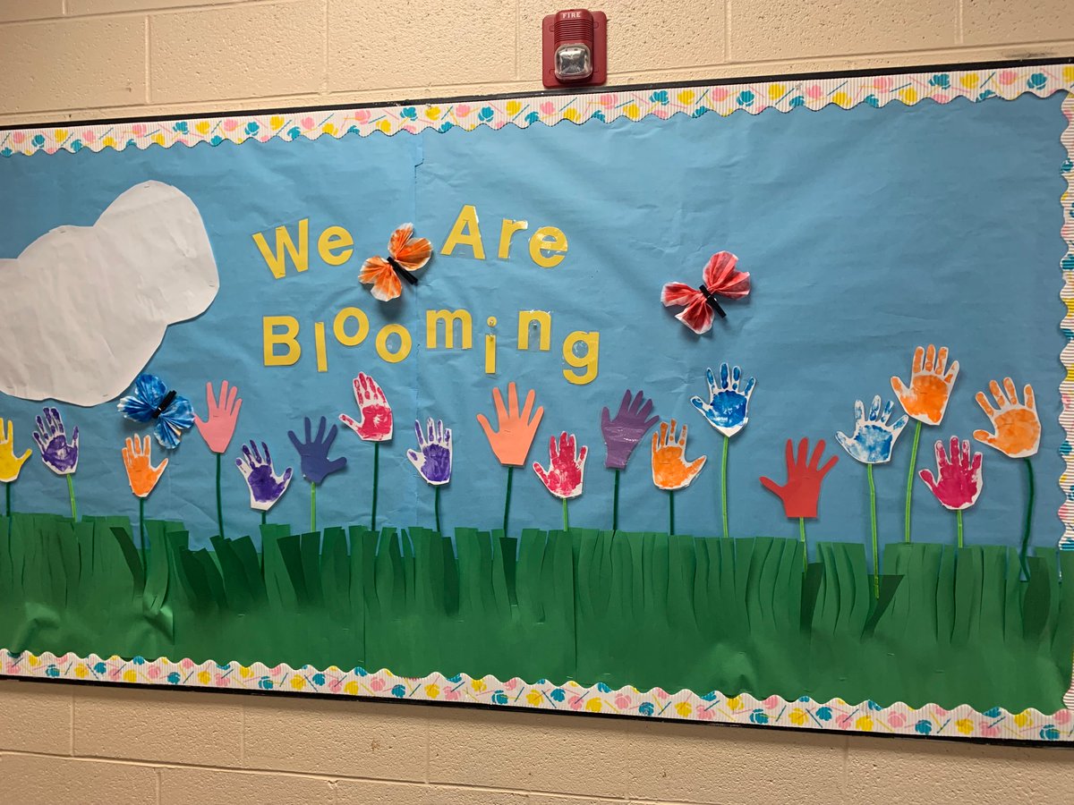 AmandaEcteach1's tweet image. Mrs. Snow’s room is so joyful and I can actually see the children “blooming” each week!!  #thebht