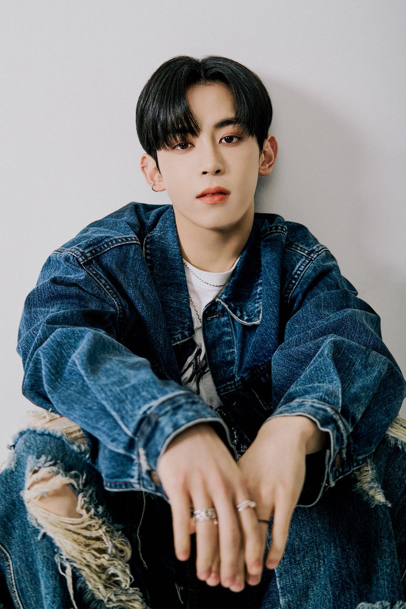 HyeonbinBR's tweet photo. 📰 | #HYEOBIN foi confirmado como o líder do grupo #NOWADAYS.
© NOWADAYS_UPDATE
@CUBE_NOWADAYS #나우어데이즈 #현빈 https://t.co/FNSWHT5Ypw