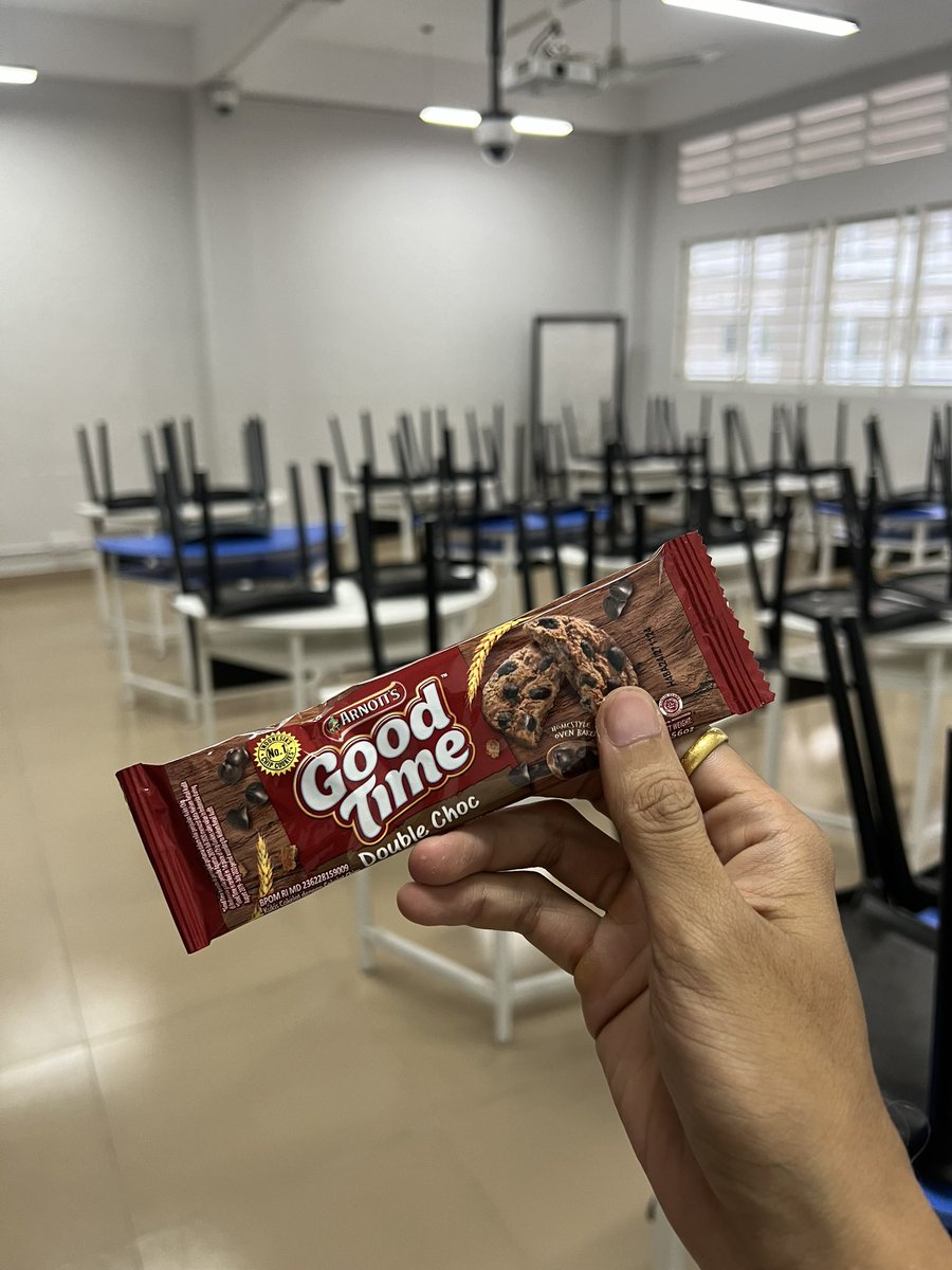 One of the perks of being teacher is that student gives you snack every now and then. 😬

Thank Rachana for the chocolate chips! 🍪

#perk #lifeasateacher #chocolatechips
