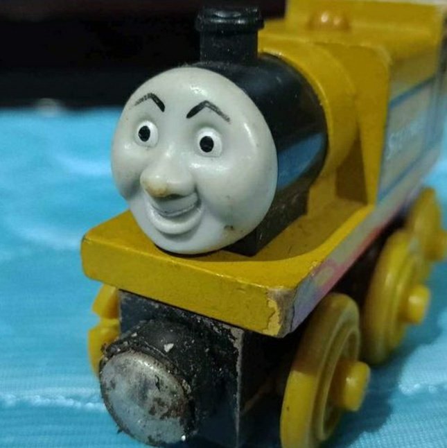 thomas is h̶e̶r̶e̶ tweet media