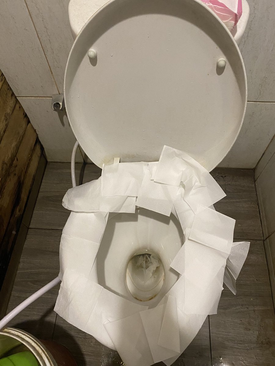 faisalchoky's tweet photo. Tutorial pake toilet umum. https://t.co/H6s6Y8JPAO
