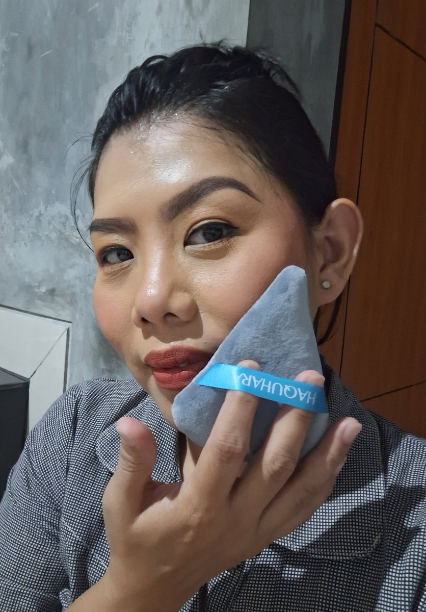 octa_cutie's tweet image. Wahhh @haquhara udah datang hadiah giveawaynya..terima kasih ❤️❤️ gilss suka banget, selembut itu, memang paling top deh semua produknya @haquhara. Makeup puff utk semua fungsi, buat bedak, cream ataupun cairan..seneng banget 🥰🥰 #Giveaway #suave #makeuppuff