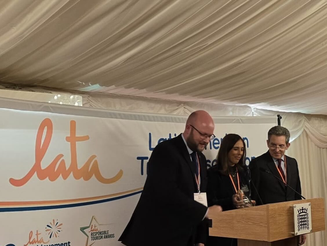 PeruInUK's tweet photo. #GoodNews!
Yesterday, the Latin American Travel Association @LATA_uk awarded Peruvian curator Cecilia Pardo with the Special Recognition Award during LATA's Parliamentary Reception, at the UK Parliament. https://t.co/VlXJ6QMvbC