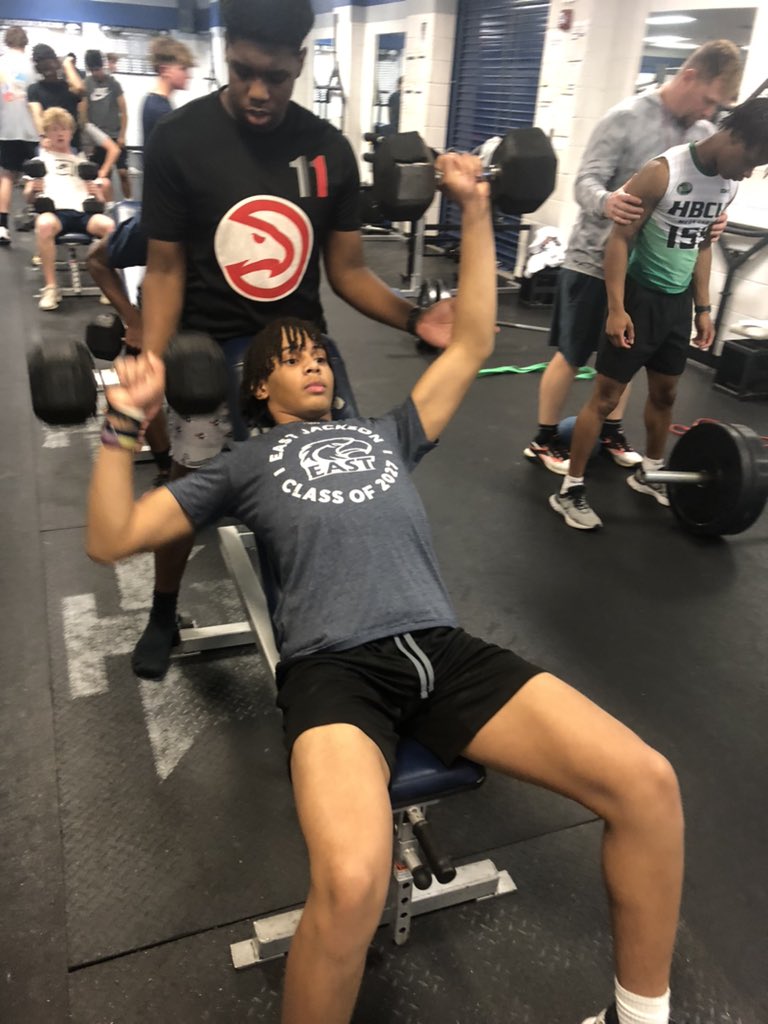 CameronPettus's tweet photo. Had a couple days off from school this week so back at it today! #WTROOM #WeLoveThis #OurCulture 💯🦅 https://t.co/zZzNJkjIYb