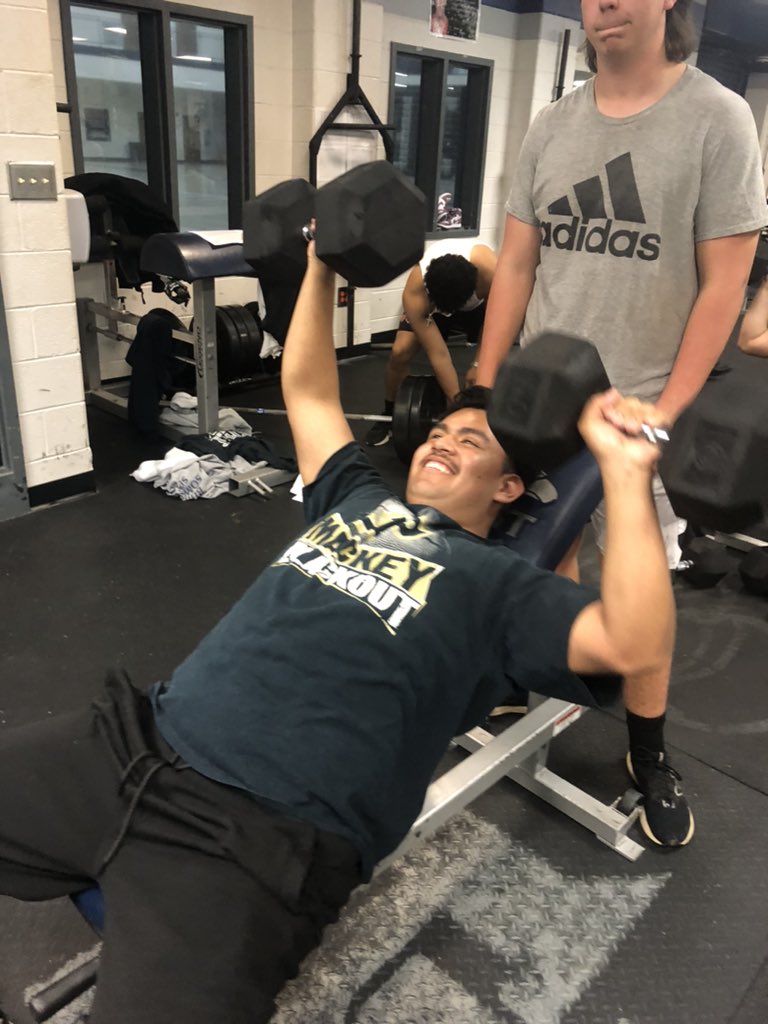 CameronPettus's tweet photo. Had a couple days off from school this week so back at it today! #WTROOM #WeLoveThis #OurCulture 💯🦅 https://t.co/zZzNJkjIYb