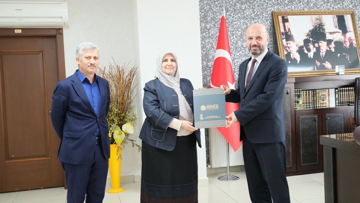 İl Müdürümüz Sn. Sevgül Zengin ve Merkez Müdürümüz Sn. Bayram Oğul, Kahramanmaraş İl Müftüsü Sn. Abdurrahman Kotan’a makamında ziyarette bulundular.

<a href="/TCNufus/">Nüfus ve Vatandaşlık İşleri Genel Müdürlüğü</a> 
<a href="/itasyapan/">İbrahim Taşyapan</a> 
<a href="/mukerrem_unluer/">Mükerrem Ünlüer</a> 
<a href="/TCkahramanmaras/">Kahramanmaraş Valiliği</a> 
<a href="/diyanetbasin/">T.C. Diyanet İşleri Başkanlığı</a> 
 <a href="/sevgulzengin_/">Sevgül Zengin</a> 
<a href="/kmarasmuftulugu/">Kahramanmaraş İl Müftülüğü</a> 
<a href="/A_KOTAN25/">Abdurrahman KOTAN</a>