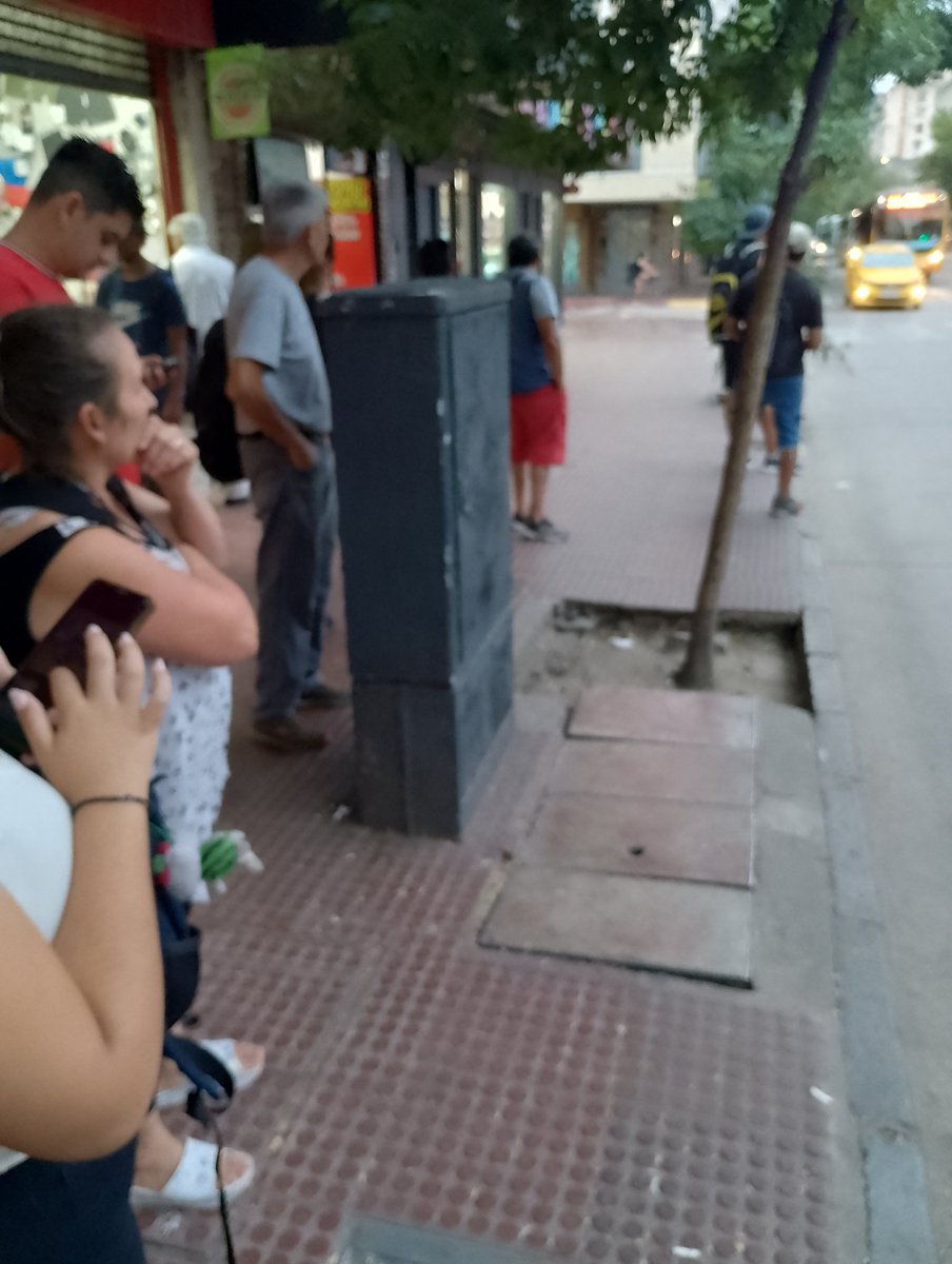 camilaluciia's tweet photo. @tamsecba Estuve esperando desde las 6:55 hasta las 8:15, en la parada de Caseros y Vélez Sarsfield https://t.co/MBMQ5bPxAy