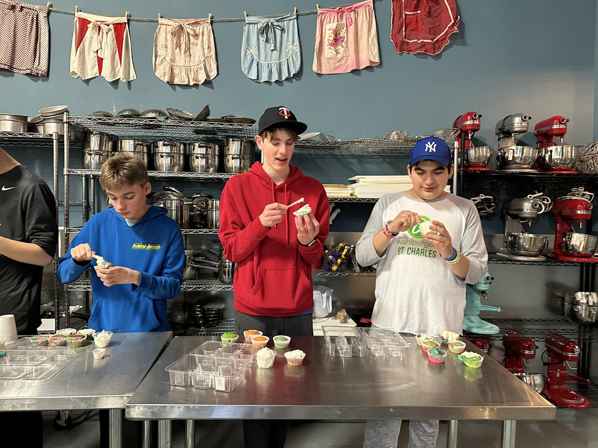 CSfriendship's tweet photo. We had fun baking and decorating cupcakes at Farmhouse Academy last Sunday! 🧁 https://t.co/IKp957FFny