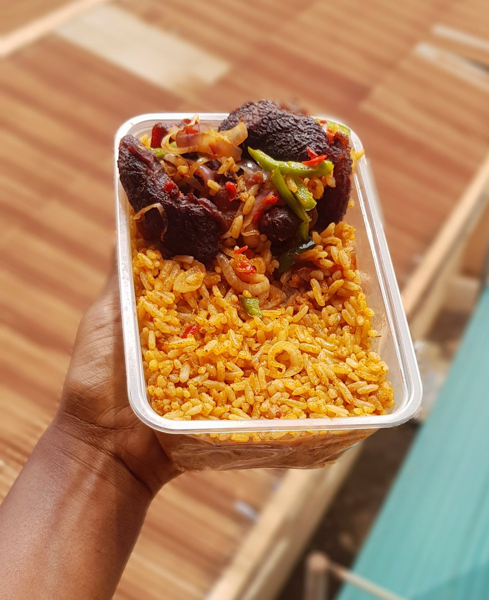 OdogwuJollof's tweet photo. Ndi Enugu ,Let's eat ,shall we ? Let's throw that jollof owambe at your place this weekend😊
For 3500 you can  get this our one litre plate to do some wonders to your taste buds.
#OverWallet #joeboy #rema #deborah @Benking443 @_DebbieOA @MaziGomez_ @Onyekaa_Ezugwu @MrMekzy_ https://t.co/1zgtd8wcrb