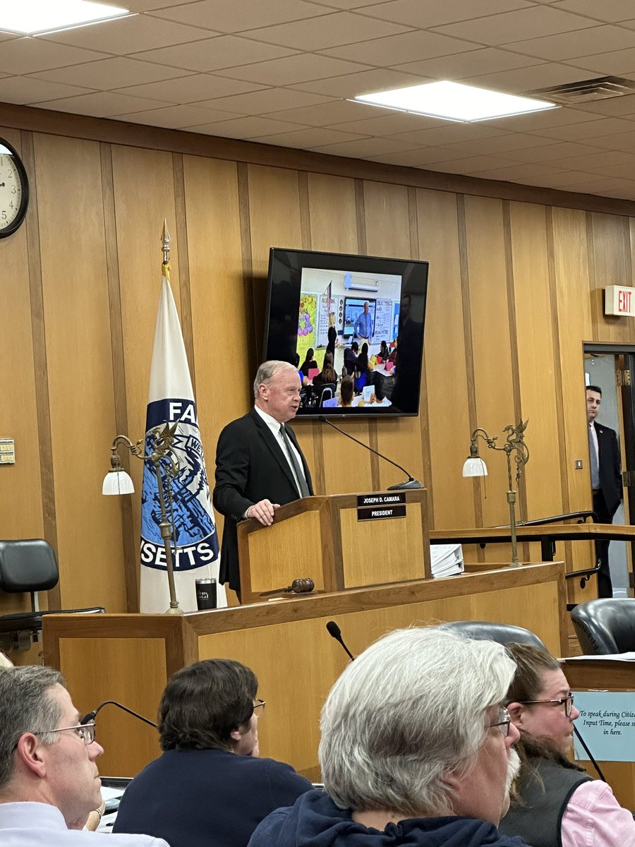 After leaving the State House last night, I made a visit to #FallRiver for Mayor Coogan’s State of the City Address. I love hearing the different ways cities & towns are working to drive their communities forward - and Fall River certainly has exciting things happening! #mapoli