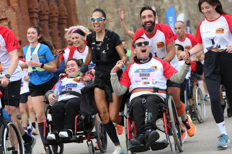 David Hernández participa a la Marató de Barcelona gràcies al projecte d’inclusió <a href="/correambmi/">CORREAMBMI</a> El vicentí ho ha fet per vuitena vegada, demostrant que no hi ha barreres per practicar esport i superar nous reptes 🔉radiosvh.info/programs/infor…