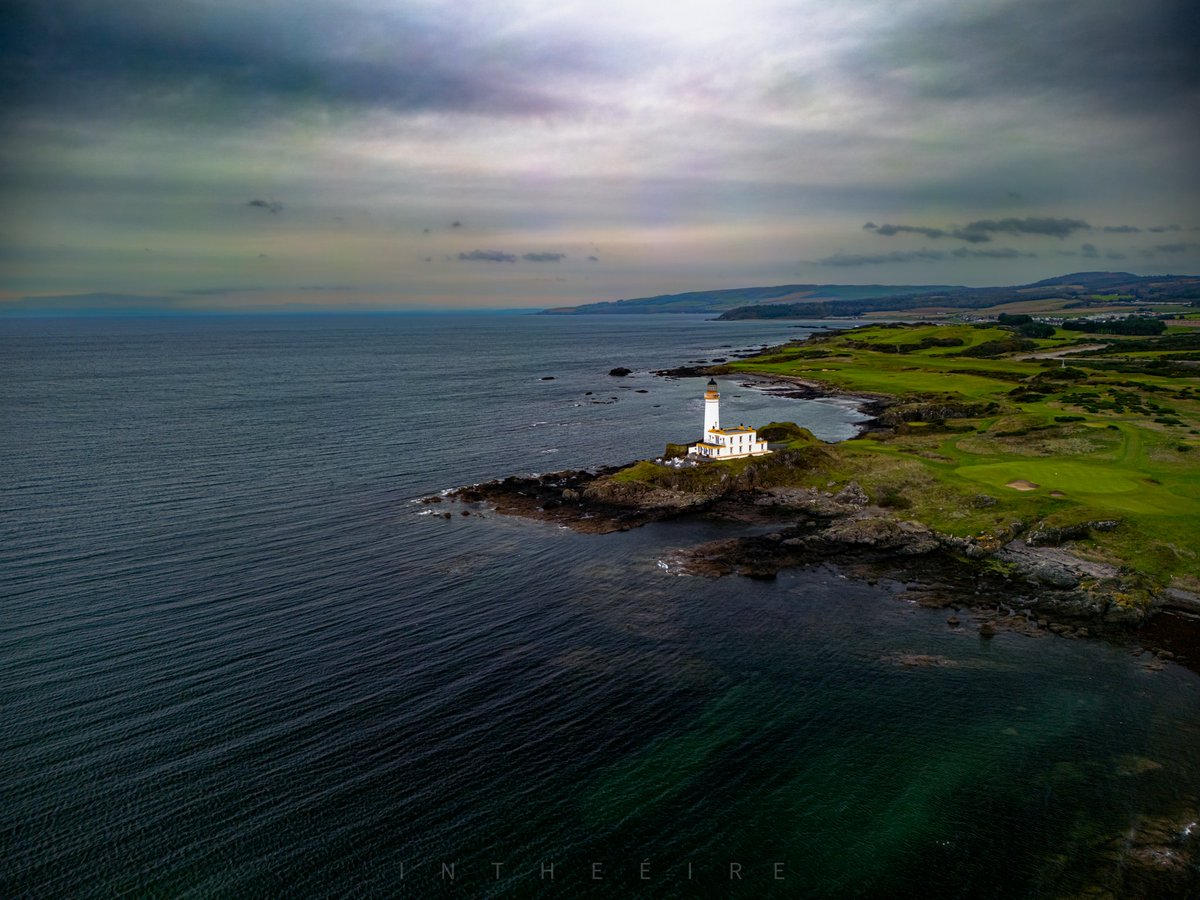 I N T H E É I R E tweet media