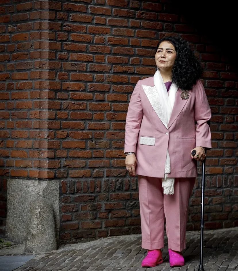 Today, Laila Haidari, advocate for the rights of women &amp; girls in Afghanistan, receives the ‘Geuzenpenning’, annually awarded to those who fight for democracy against dictatorship, racism &amp; discrimination. 
“Being a woman in Afghanistan feels like a criminal offense.”
(Photo NRC)