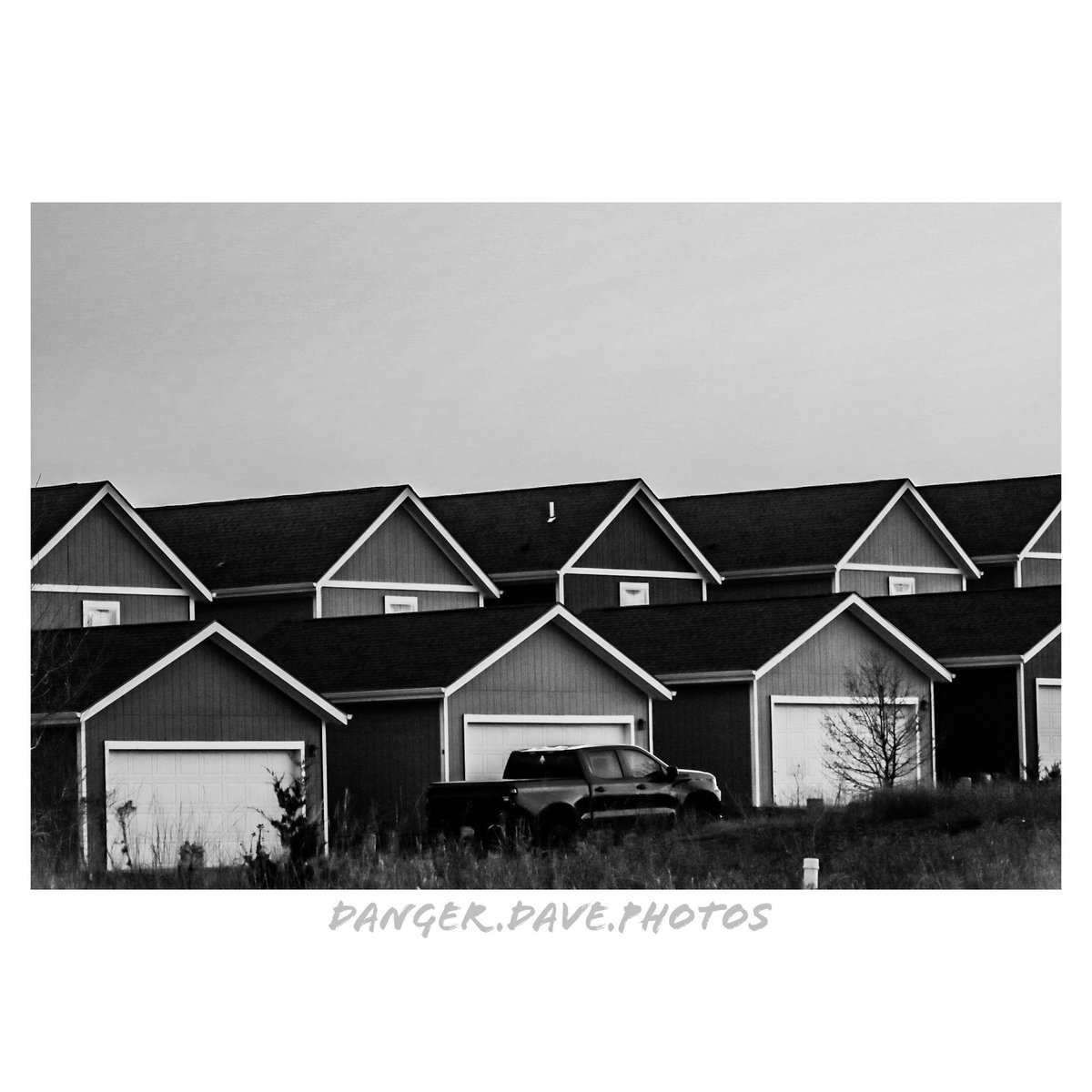Junction City, Kansas. 
📸 🏙️ 📍 

#photography #blackandwhitephotography #blackandwhite #photographer #junctioncity #junctioncityks #outdoors #adventure #angles #symmetry #tinyhouse #tinyhouses #photographer #canonphotographers #kansas #flinthills