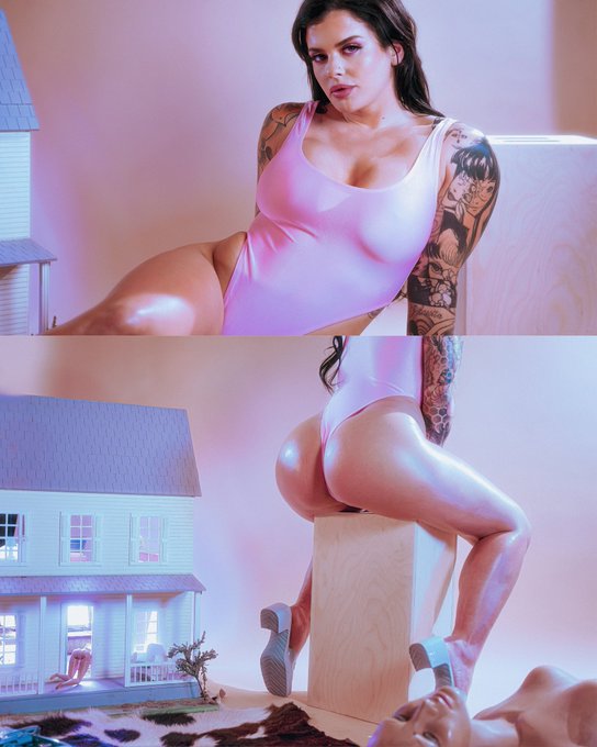 I hope something makes you smile today. photos and set by @goodmusebadmuse @badmusefirst @bugortheletter