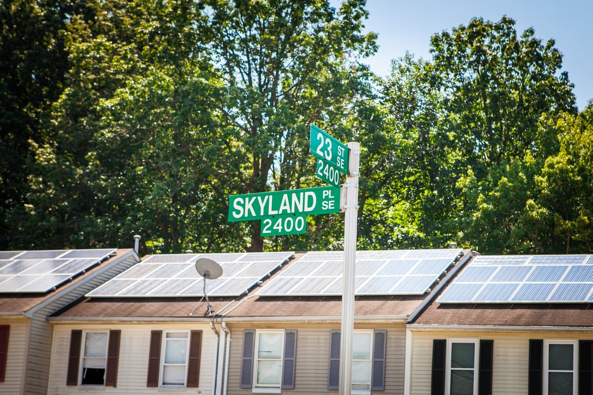 The EPA published a series of program profiles to highlight effective efforts to bring energy efficiency and renewable energy to disadvantaged communities. Read about the EPA's findings on the success of the DC Solar for All program: bit.ly/3T0Uttz #SolarForAll