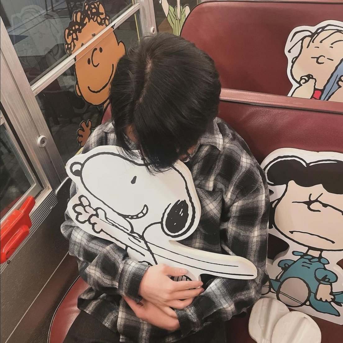 Kairi fue a su lugar seguro, miren lo chiquito que se ve diomio es una ternura solo quiero meterlo en mi bolsillo y cuidarlo de todo mal :( ♡ Kairi te amo muchote Y ES QUE MIRENLO @'KW("8%72_;^($ ES UNA TERNURA LCDLL

#MLD_IS_OVER_PARTY #TFN_FOREVER_WITH_US
#TFN #티에프앤 #T1419
