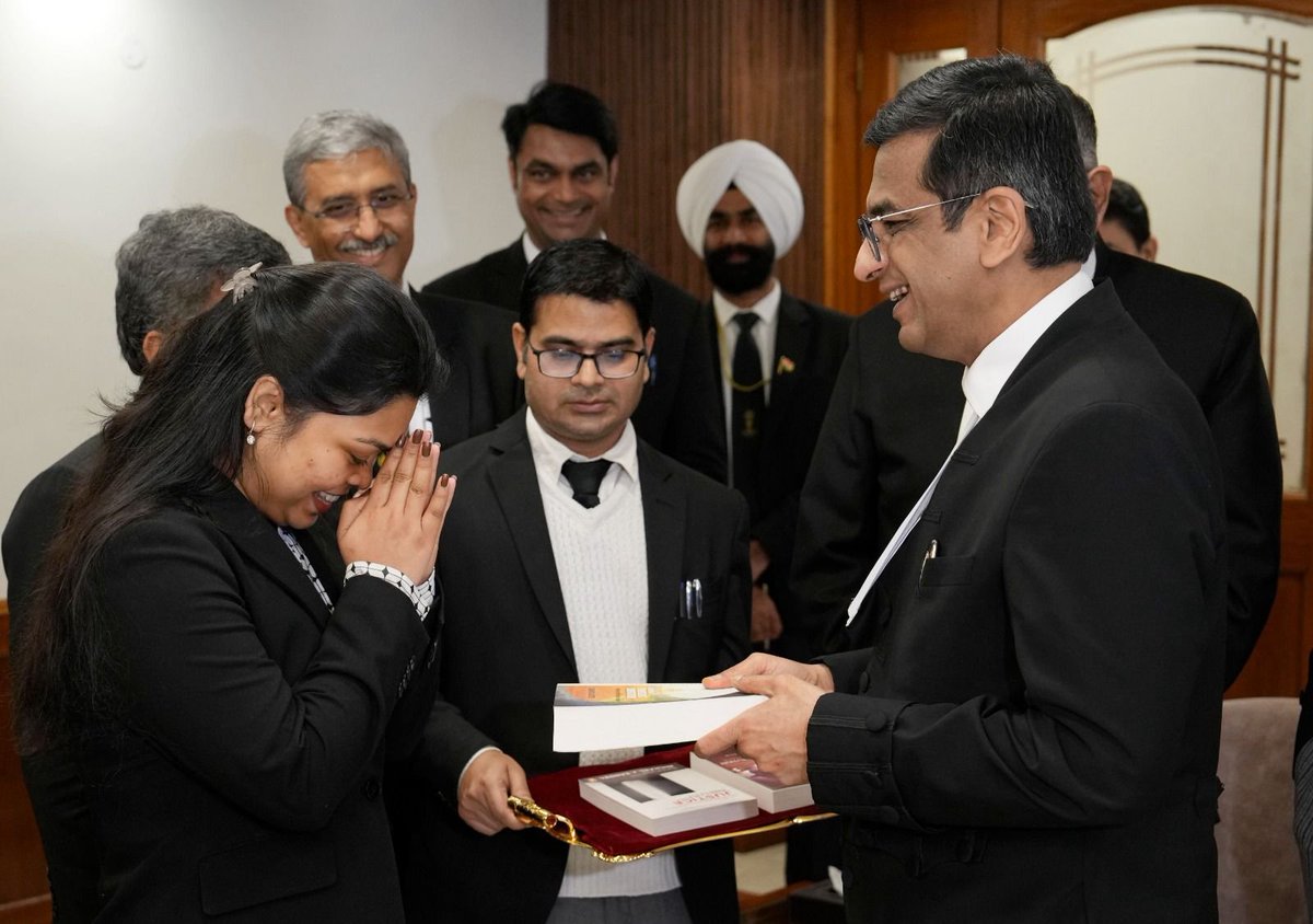Chief Justice of India DY Chandrachud and other Supreme Court judges today felicitated the daughter of a cook in the Supreme Court, for scoring a scholarship to study masters in law in two different universities in the United States. CJI also honoured her mother and father, Ajay
