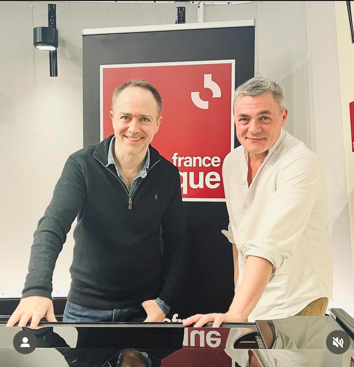 Henri Demarquette (@hdemarquette) on Twitter photo Un grand merci à <a href="/jburbain/">Jean-Baptiste Urbain</a> de m’avoir reçu dans sa #Matinale pour parler de #Bach…et quelques autres!
On a même commencé à comparer mes 2 versions, enregistrées à 20 ans d’écart…🤔 <a href="/francemusique/">France Musique</a>
radiofrance.fr/francemusique/…
<a href="/EvidenceClassic/">Evidence Classics</a>
#musiquematin #bachcellosuites Un grand merci à <a href="/jburbain/">Jean-Baptiste Urbain</a> de m’avoir reçu dans sa #Matinale pour parler de #Bach…et quelques autres!
On a même commencé à comparer mes 2 versions, enregistrées à 20 ans d’écart…🤔 <a href="/francemusique/">France Musique</a>
radiofrance.fr/francemusique/…
<a href="/EvidenceClassic/">Evidence Classics</a>
#musiquematin #bachcellosuites