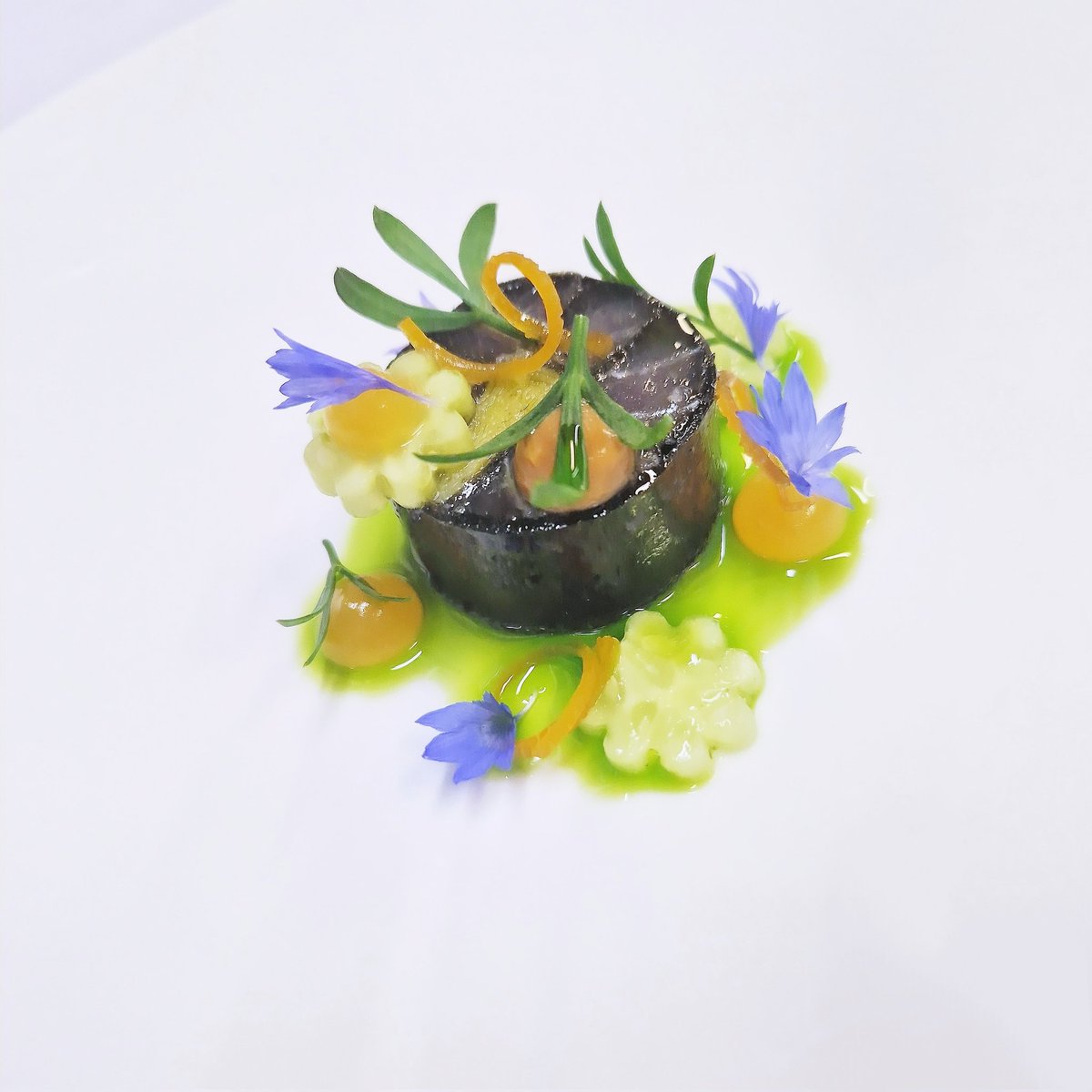 Tuna / grapefruit / nori / miso 

Pressed cured tuna &amp; leek confit, layered with nori. Finished with pink grapefruit, miso &amp; cucumber.
•
#passionate #chef #chefs #brigade #kitchenvibes #kitchen #cookery #textures #chefslife #foodie #cure #flavours #confit #loveforfood #tuna