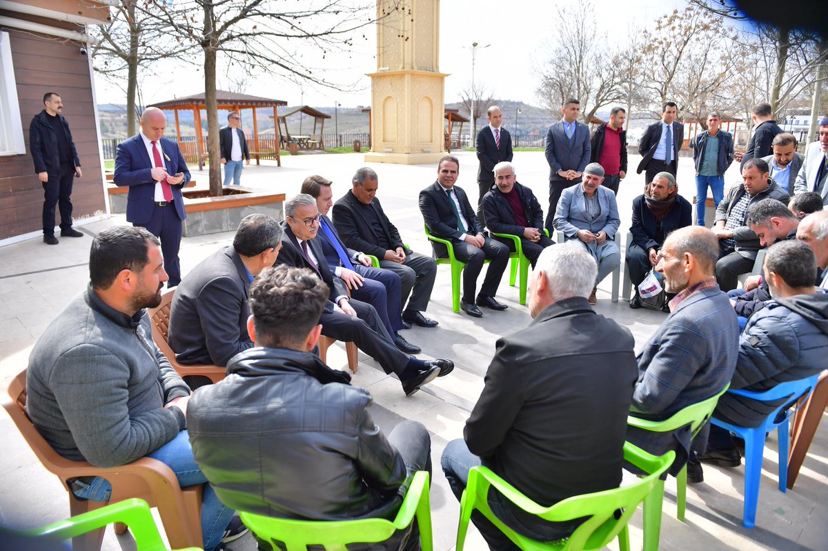 Bugün Sunay Caddesi üzerinde faaliyet gösteren esnafımızı ziyaret ettik. Talepleri dinledik, hasbihal ettik,hayırlı ramazanlar diledik. Bizleri sıcak sohbetleri ve samimiyetleri ile karşılayan tüm hemşehrilerime ve esnaf kardeşlerime teşekkür ediyorum. Tüm esnafımıza bereketli