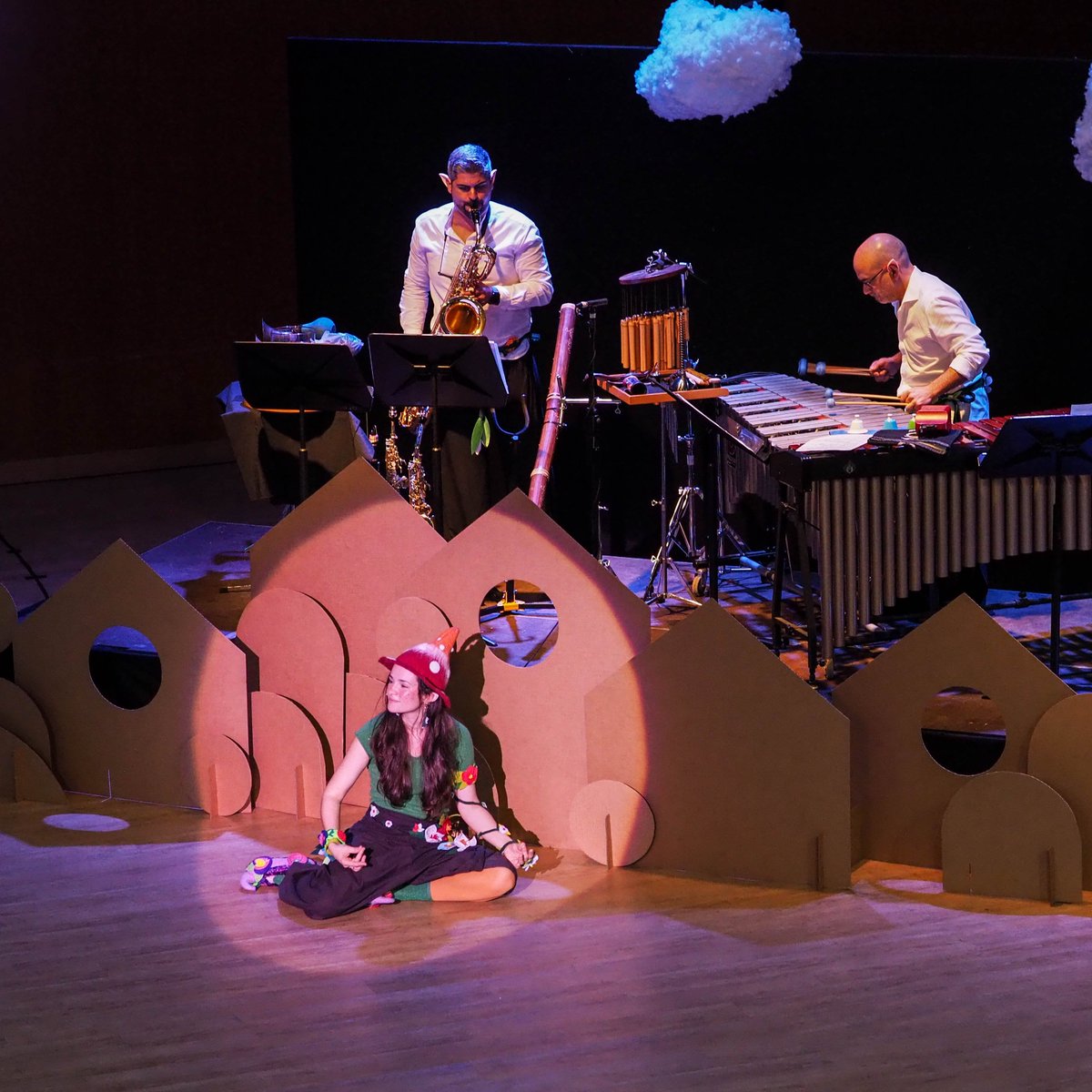 📆 12, 13, 14 y 15 Sala Gabriel Rodó, 10.00 y 11.30 h #ConciertosEscolares
📆 15, 17.30 h y 16 11.00 y 12.30 h. Sala Gabriel Rodó #ConciertosEnfamilia

#OFGC #MúsicaCompartida #CiudadBosque #PrimeraInfancia <a href="/FundacionDISA/">Fundación DISA</a> #OchoPies <a href="/chez__didi/">chez didi</a>