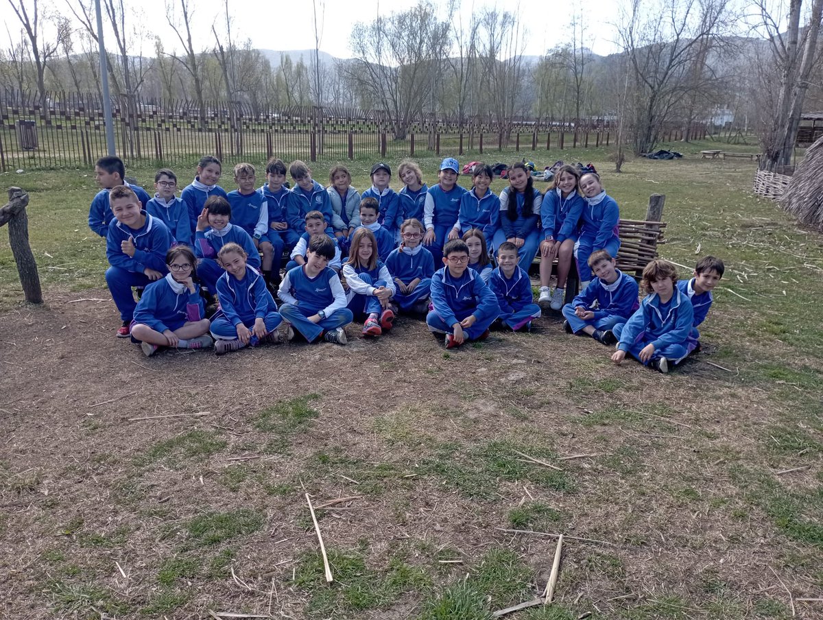 manyanetblanes's tweet image. Els i les alumnes de #3rEP vam anar d’excursió al Parc Neolític de la Draga, a Banyoles. Vam poder viure com autèntics neolítics! Va ser genial gaudir de tot allò que hem après al projecte de socials de la prehistòria! #josocmanyanet #blanes #prehistòria #juntsiambesperança