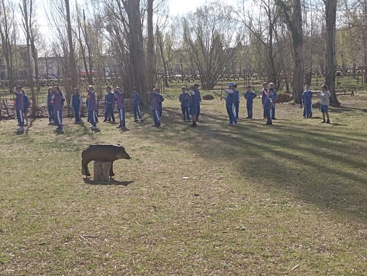 manyanetblanes's tweet image. Els i les alumnes de #3rEP vam anar d’excursió al Parc Neolític de la Draga, a Banyoles. Vam poder viure com autèntics neolítics! Va ser genial gaudir de tot allò que hem après al projecte de socials de la prehistòria! #josocmanyanet #blanes #prehistòria #juntsiambesperança