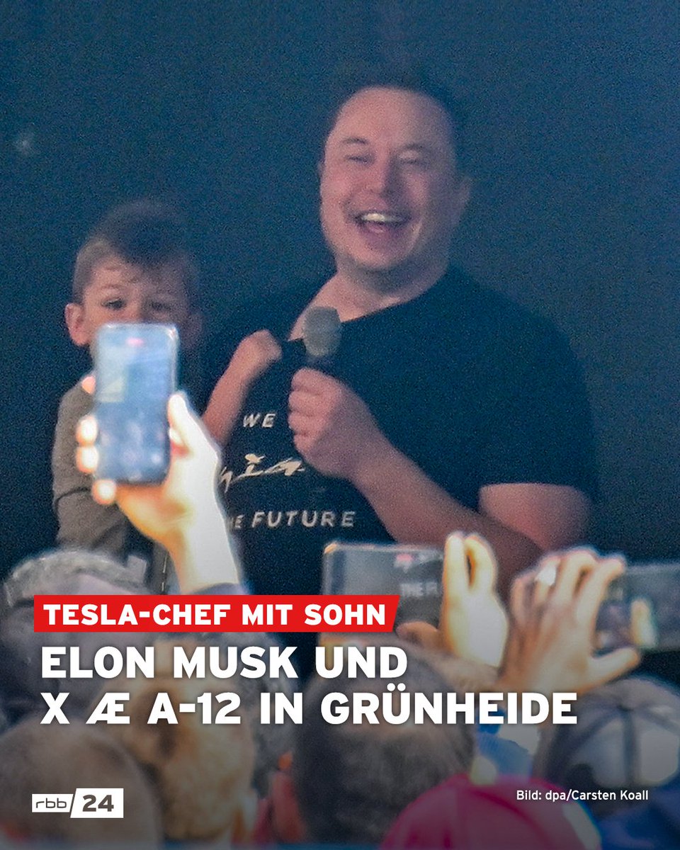 Tesla-Chef Elon #Musk ist für eine Versammlung ins Werk nach #Grünheide gekommen. Er wurde am Mittwoch von jubelnden Mitarbeiterinnen und Mitarbeitern empfangen. Auf dem Arm hatte er seinen Sohn X Æ A-12.