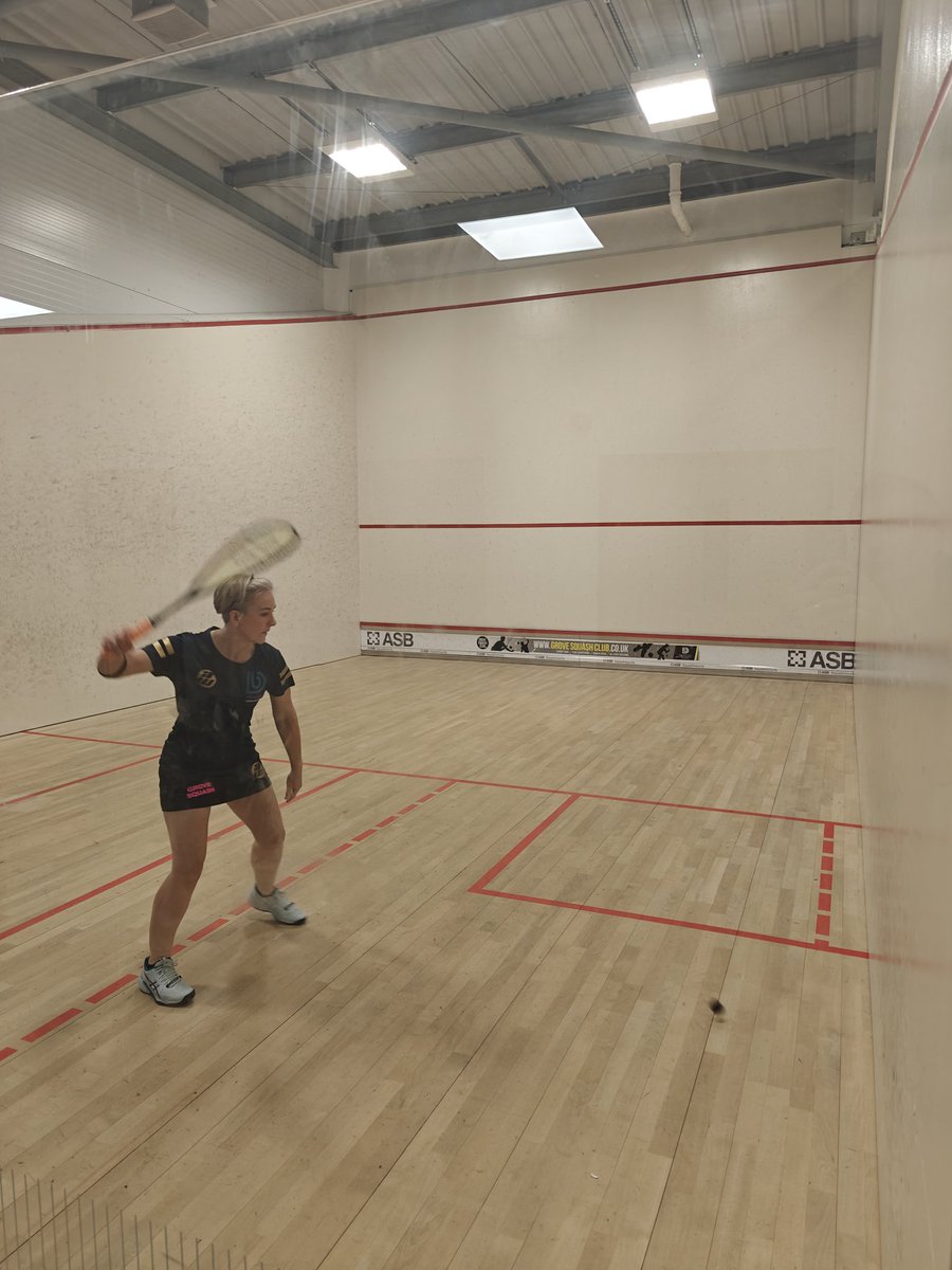 GroveSquashClub's tweet photo. Grove 5 had three juniors in the line up when Loughborough Ladies visited. Jeb and Eli carried on their fine form, winning 3-0 before Max got his customary 3-2 victory. Hamish also claimed maximum points. Susan made sure of maximum points with a 3-1 win @NottsSquash https://t.co/ylYFfq4iPf