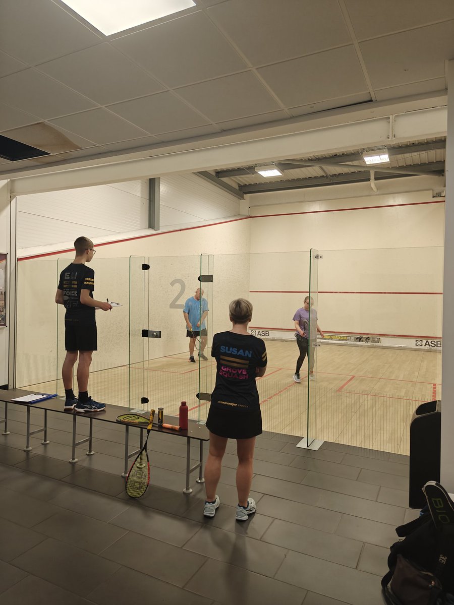 GroveSquashClub's tweet photo. Grove 5 had three juniors in the line up when Loughborough Ladies visited. Jeb and Eli carried on their fine form, winning 3-0 before Max got his customary 3-2 victory. Hamish also claimed maximum points. Susan made sure of maximum points with a 3-1 win @NottsSquash https://t.co/ylYFfq4iPf