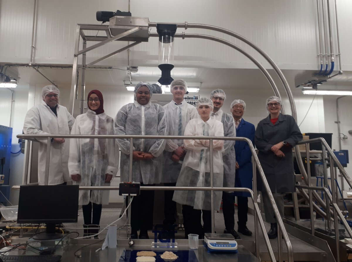 It's #BritishScienceWeek! What a great group from @ParkwoodAcademy we had at the Centre today 🤩! A fantastic session and a couple of them were brave enough to pose for a photo in their PPE! tinyurl.com/5n7ckhx8 @SHUOutreach #BSW24 #SmashingStereotypes