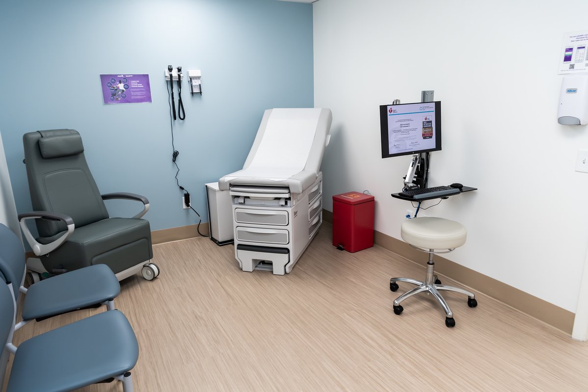 Thank you to everyone who joined us at the Guerreri Family Medical Complex for its dedication and tour! We're incredibly grateful for the generous contributions of the Guerreri Family.

#HolyCrossHealth #GuerreriFamilyMedicalComplex #Philanthropy #CommunityHealth