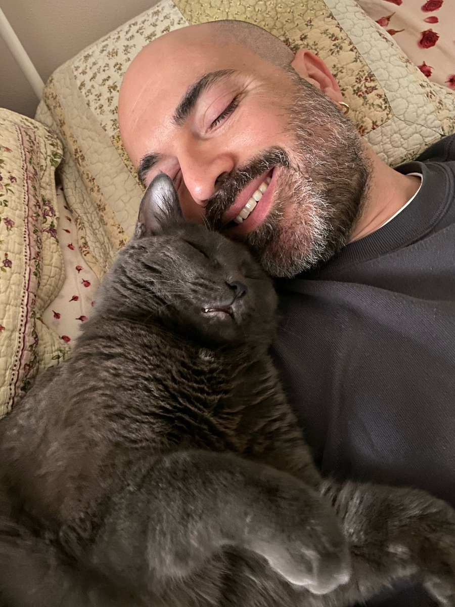 sbruffoncello76's tweet photo. Il momento più bello della mia giornata… ❤️
#maurizioandreuccetti #maurizioandreuccettifactory #gay #gaybeard #gaybearded #gaybeardedmen #gaybeardsofinstagram #gayitalia #lgbtq #lgbtq🌈 #gayover40 #gayman #gayguy https://t.co/BjENoEKdKB