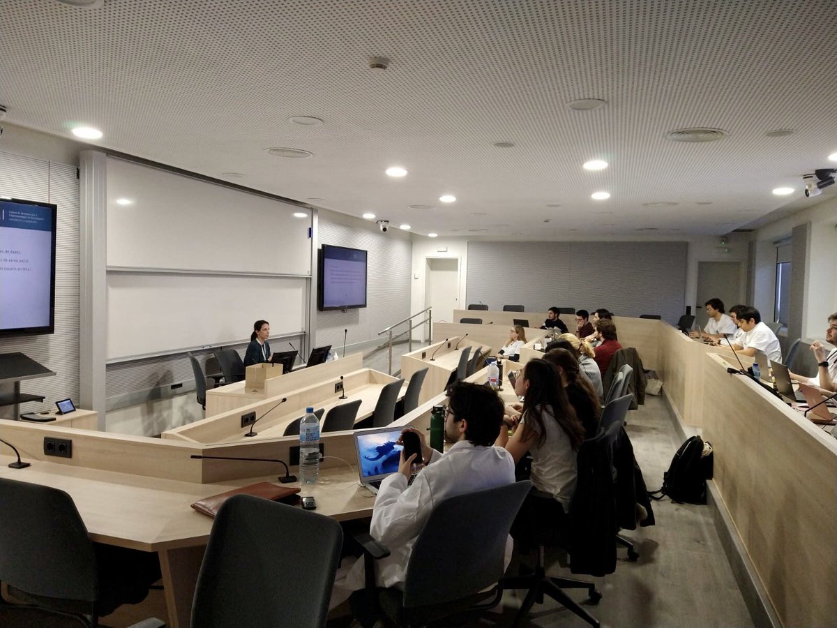 CRAIClinic's tweet photo. #FormacióCRAIUB 

💻 Avui, @RosaZaborras i @aidaa20 han impartit la formació de desenvolupament de competències en #recerca per a residents MIR de l’Institut de Medicina i Dermatologia. https://t.co/noq0MCNYlq