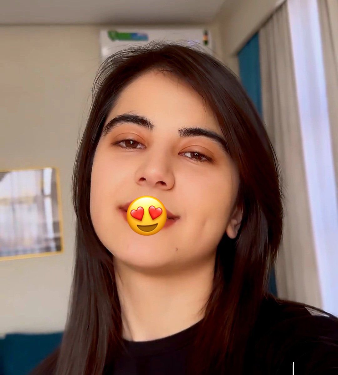میری پروفائل پر چکر لگا لیا کرو شاہد مجھ پر آپ کا دل آ جاۓ 🤣❤️