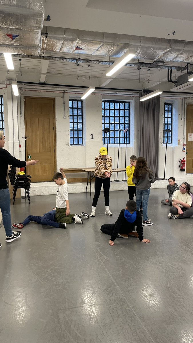 pp_accrington's tweet photo. #GroupOBrien #GroupWaites #GroupBrett loved our Macbeth workshop 🎭 thank you Faye! @The_Globe https://t.co/faHhdGZjn2