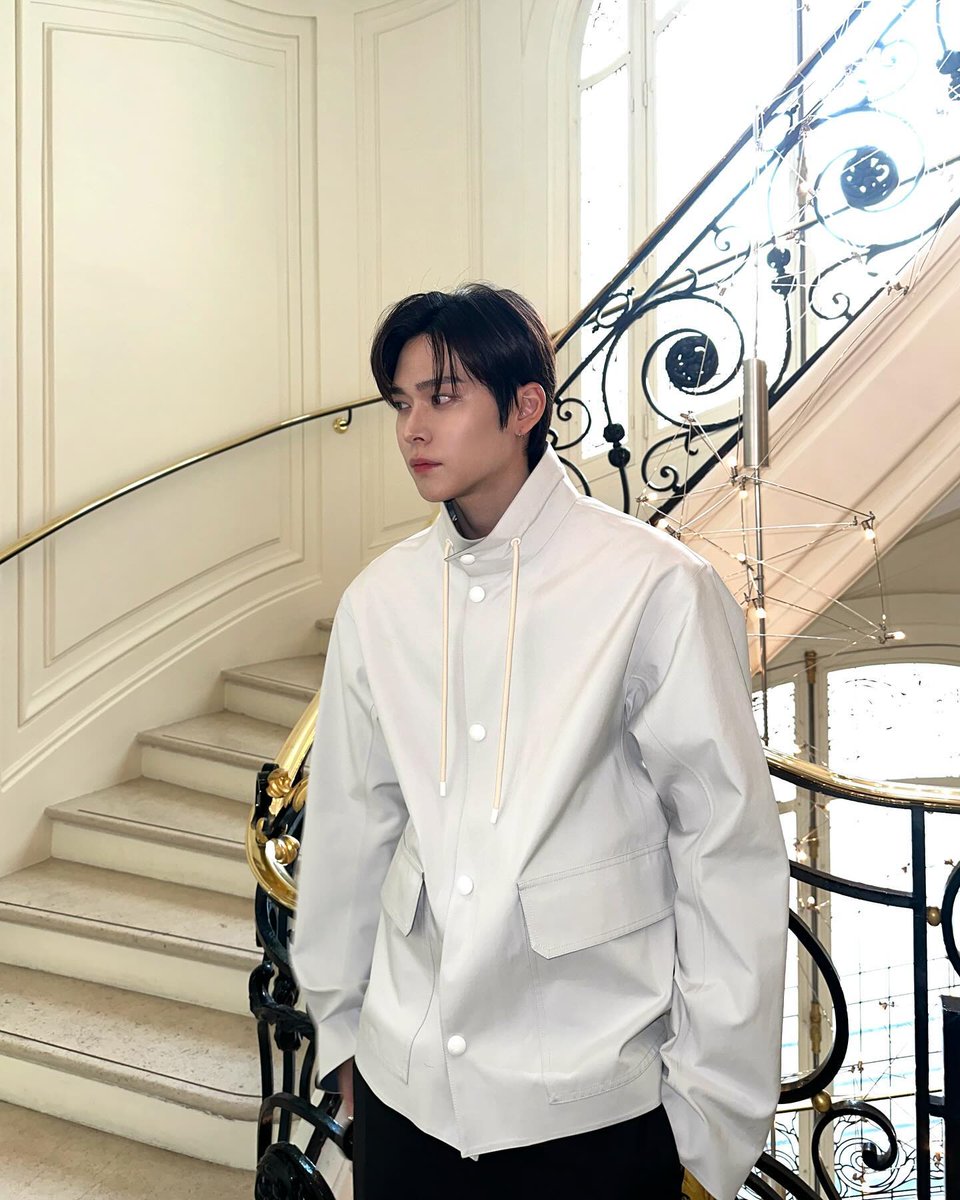 silveursnow's tweet photo. first meet, first time.

a #silvergyeoul few tweets au
part of #love_ing universe
© silveursnow (2024) https://t.co/1vsIKAl1rv