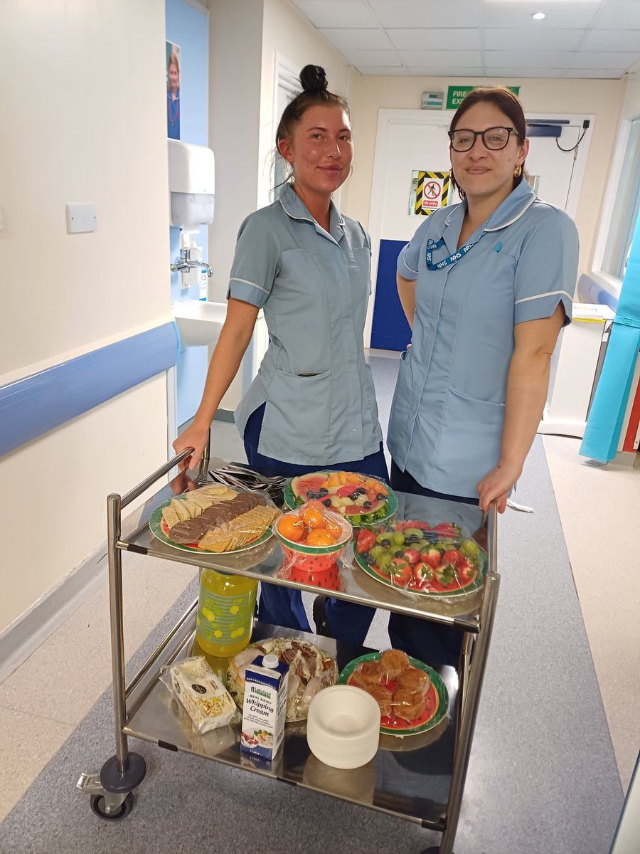 Ward A5 supporting nutrition and hydration week! Encouraging our patients to keep hydrated. <a href="/GailSmi95541494/">Gail Smith</a> <a href="/LisaCro06851090/">Lisa Cross</a> <a href="/Jennybentonamu/">Jennifer Benton</a> @CindyStorer73 #nutritionandhydrationweek