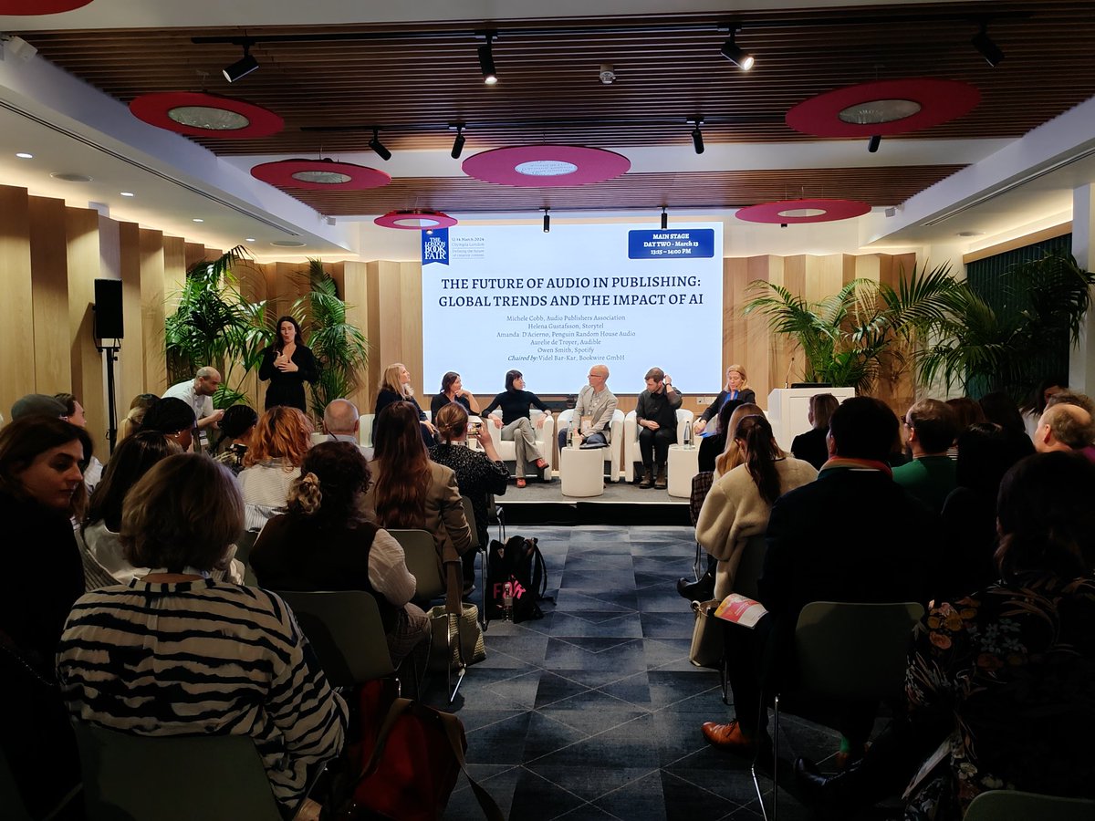 Javier Celaya (@javiercelaya) on Twitter photo La gran mesa redonda sobre la industria del audio en todo el mundo de la Feria del libro de Londres #LBF24 60% de los oyentes tiene menos de 40 años <a href="/LondonBookFair/">The London Book Fair, 11-13 March 2025</a> 🔉 👂 La gran mesa redonda sobre la industria del audio en todo el mundo de la Feria del libro de Londres #LBF24 60% de los oyentes tiene menos de 40 años <a href="/LondonBookFair/">The London Book Fair, 11-13 March 2025</a> 🔉 👂