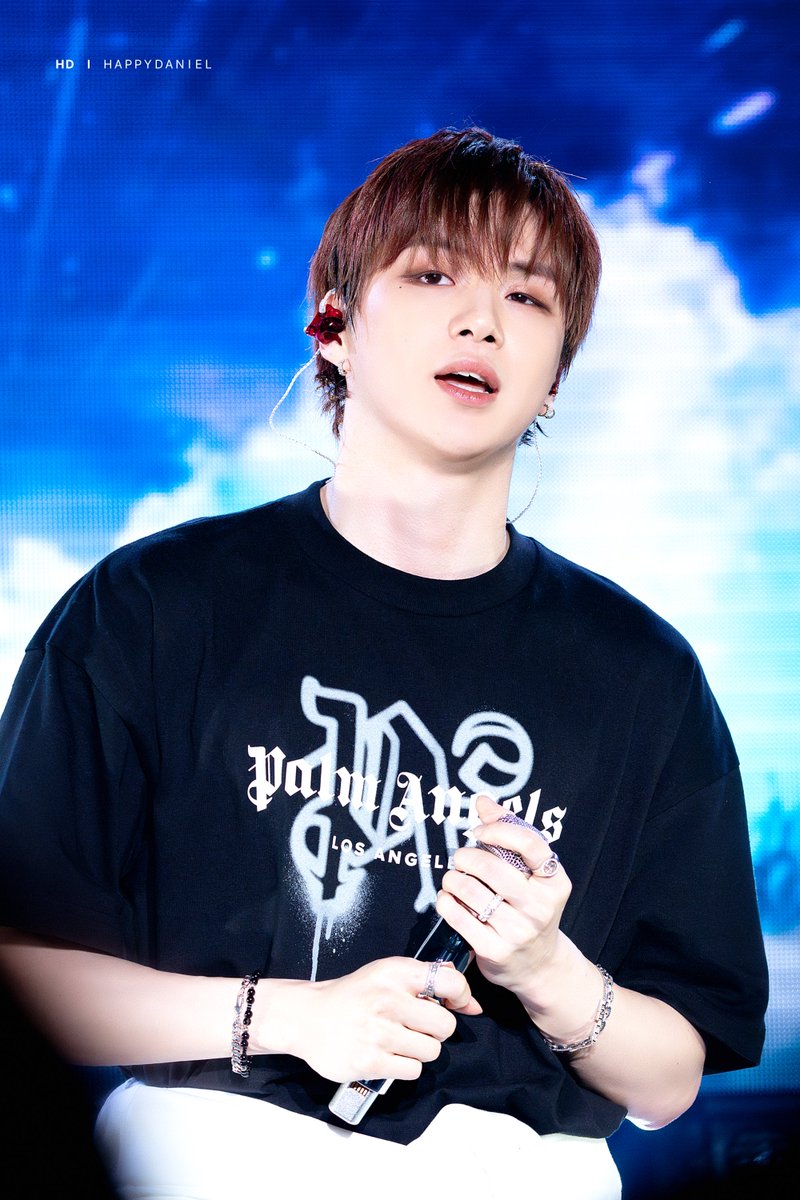 HappyDaniel1210's tweet photo. 240119 RE8EL Showcase NAGOYA 

힣...❤️ 

#강다니엘 #KANGDANIEL #カンダニエル https://t.co/EUdDBl6fHy