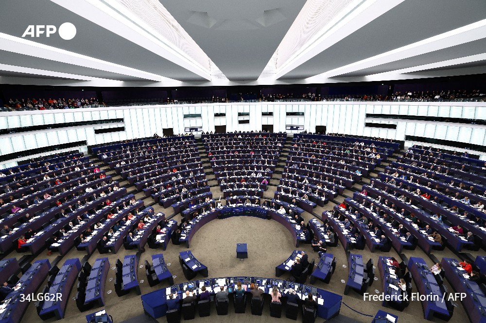 #UPDATE The EU is to better protect journalists from political interference under an unprecedented media freedom law adopted by the European Parliament on Wednesday ➡️ u.afp.com/5Yxn